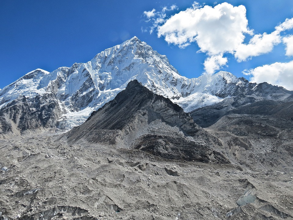 Mount Everest mountains
