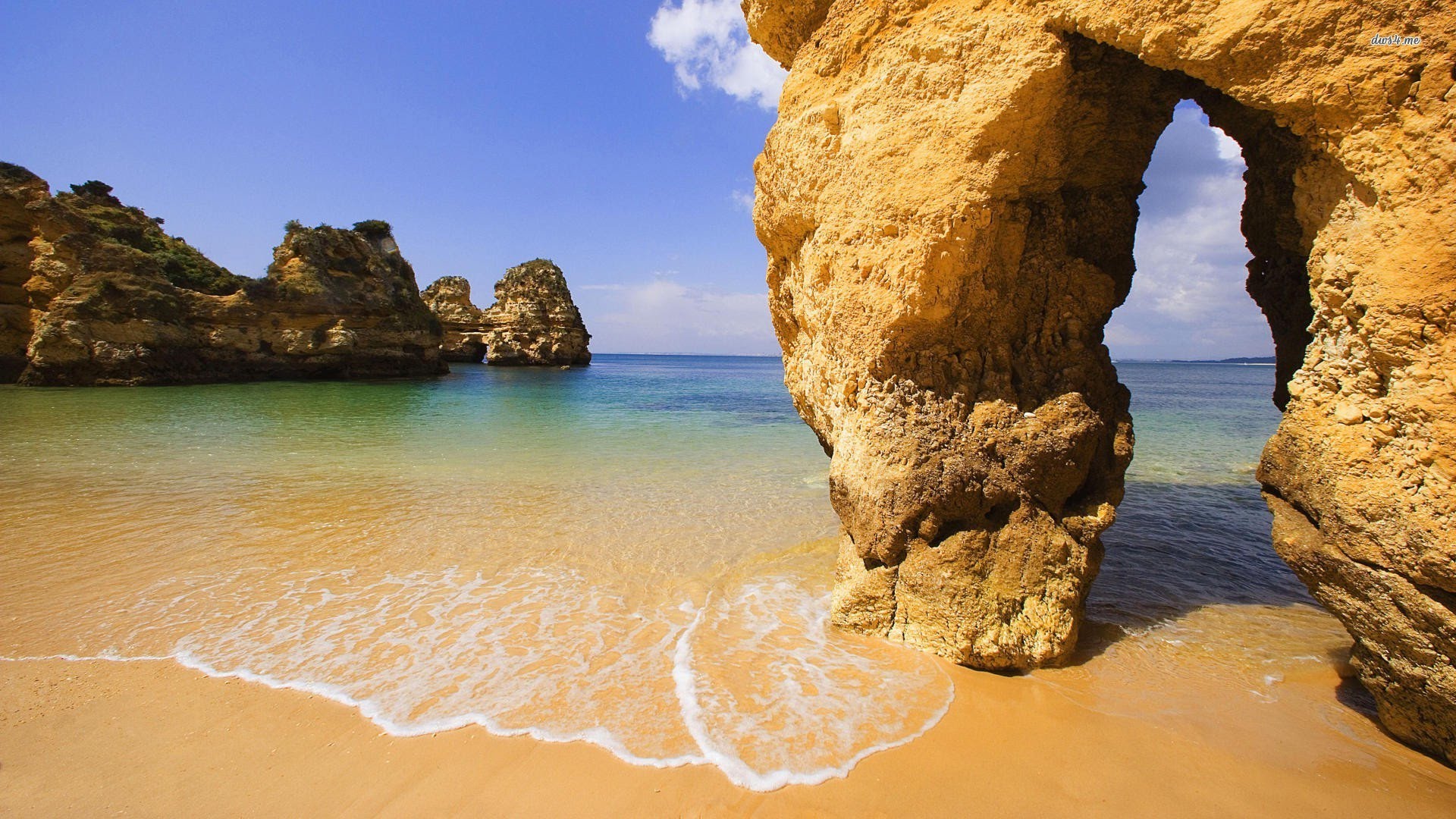 How To Get Last Minute Travel To Algarve, Portugal